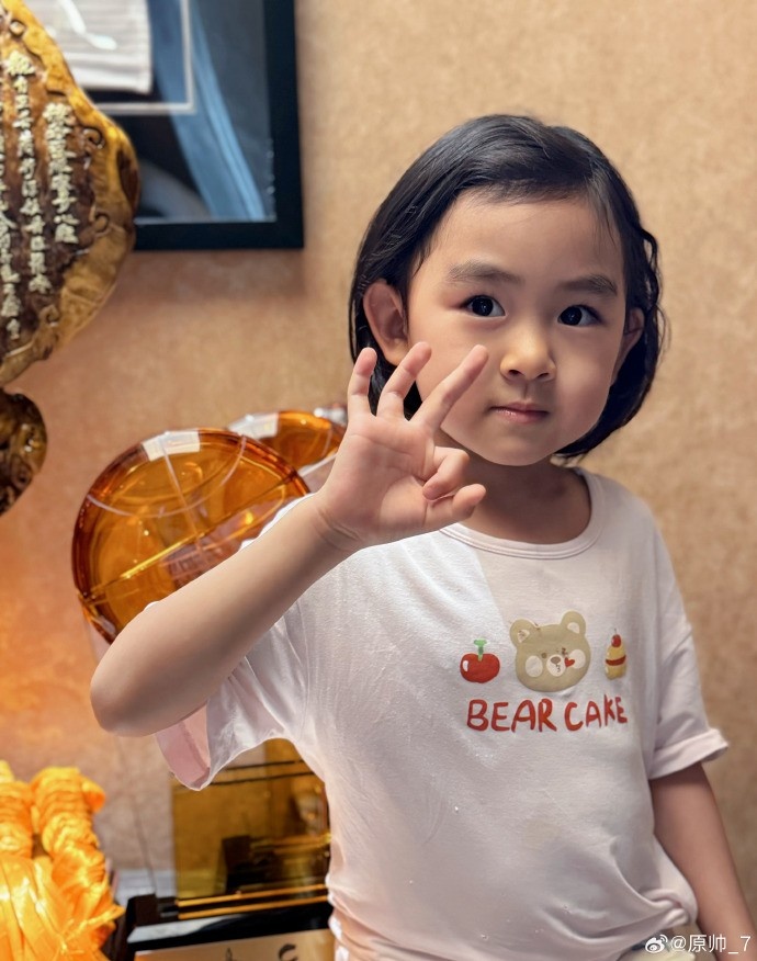 三分大賽三冠王！原帥曬三冠獎(jiǎng)杯：完成了女兒給安排的任務(wù)！